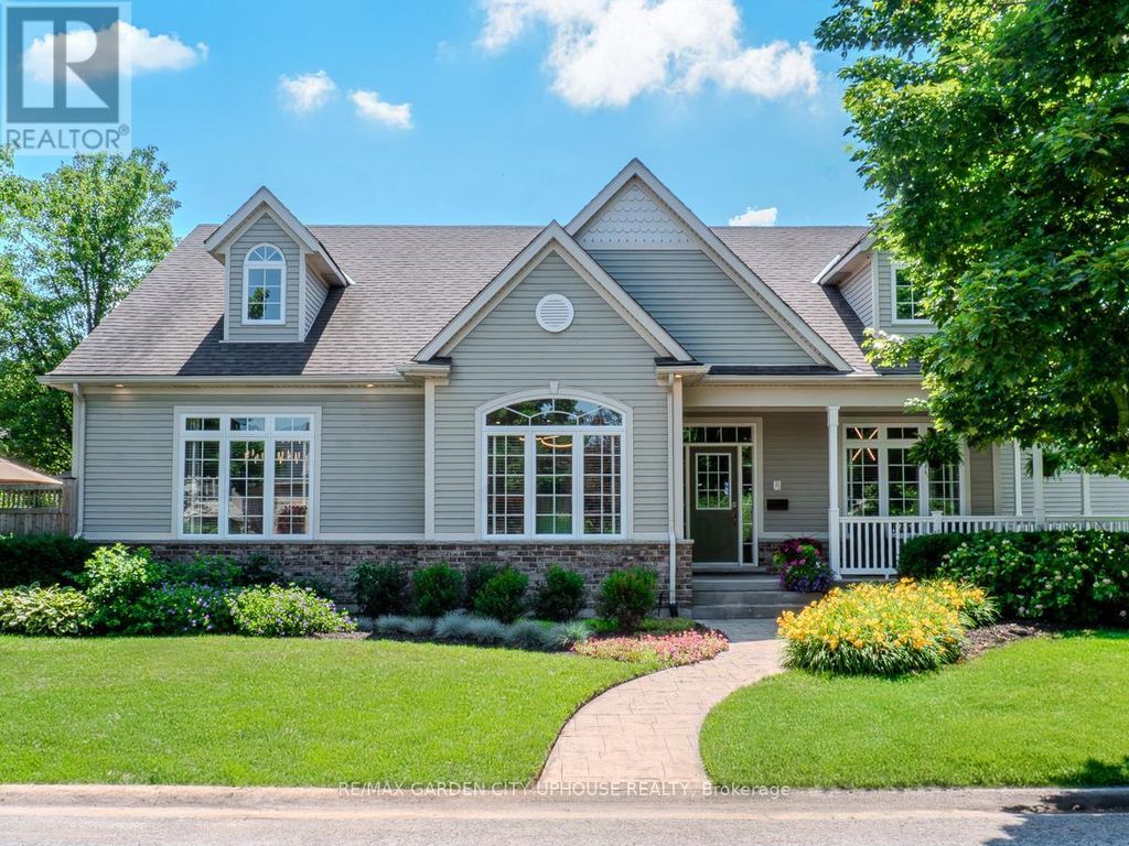 45 Oarsman Crescent, St. Catharines (martindale Pond)