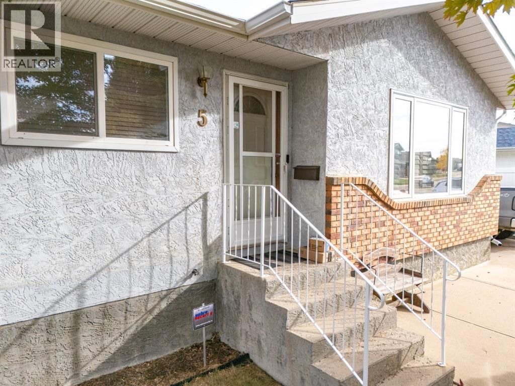 5 Stapeford Crescent Se, Medicine Hat