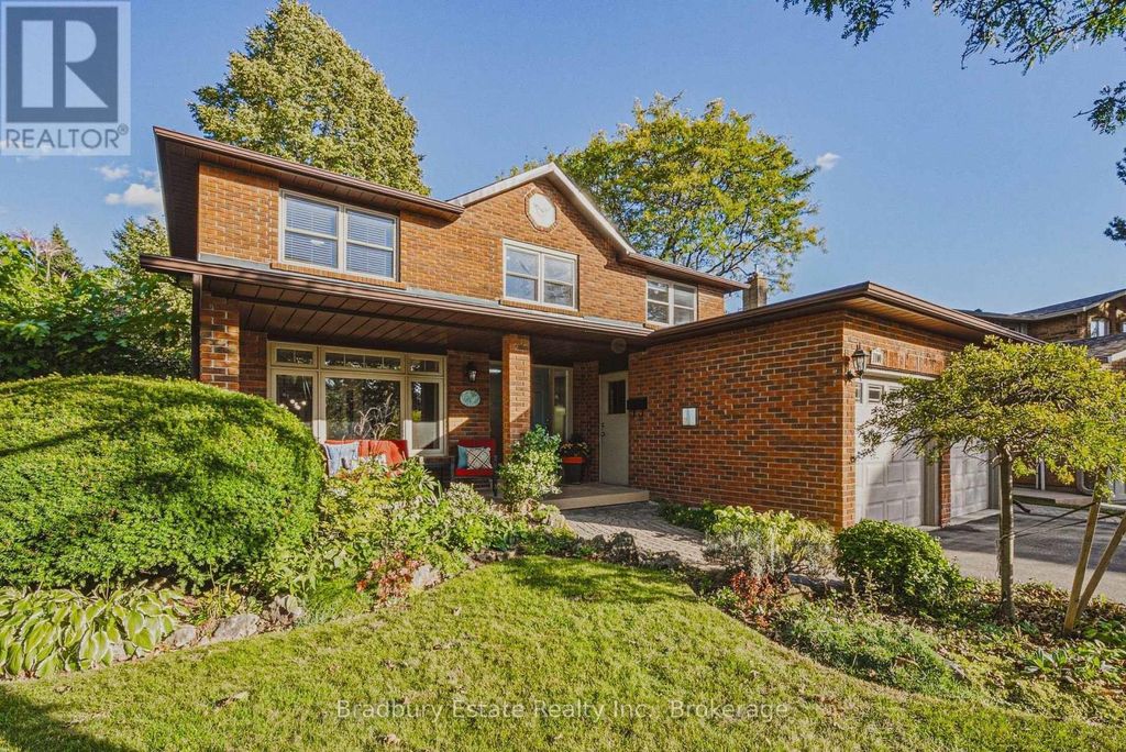 1106 Huntley Court, Oakville (fa Falgarwood)
