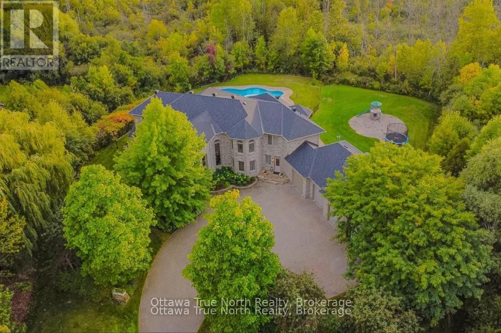 5884 Earlscourt Crescent, Ottawa