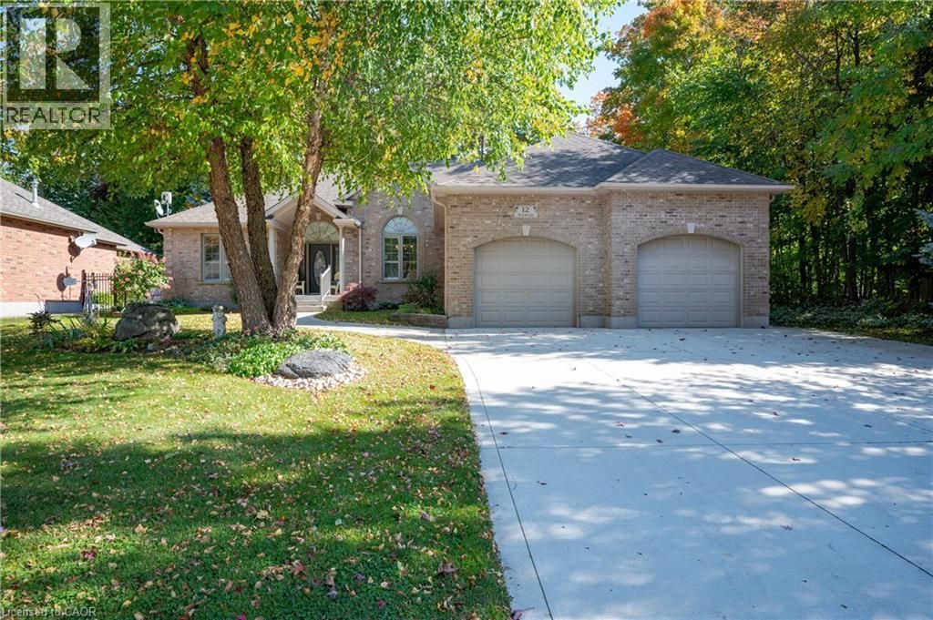 12 Welwood Avenue, Wellesley