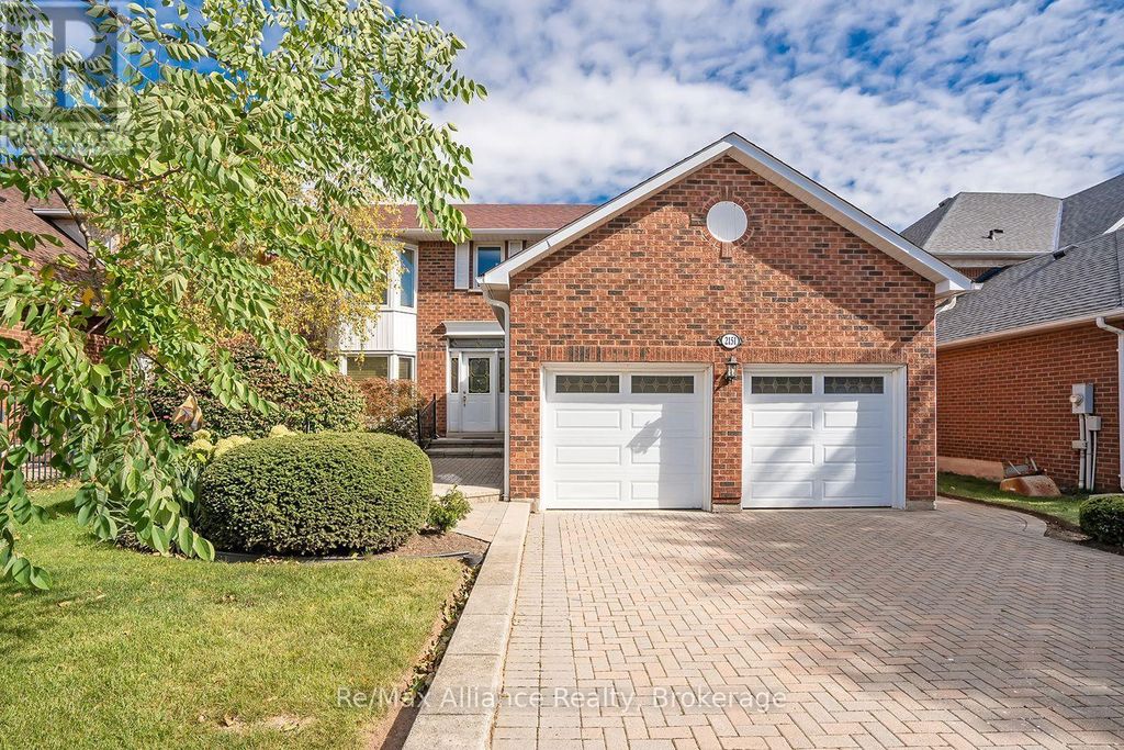 2151 Pineview Drive, Oakville (wc Wedgewood Creek)