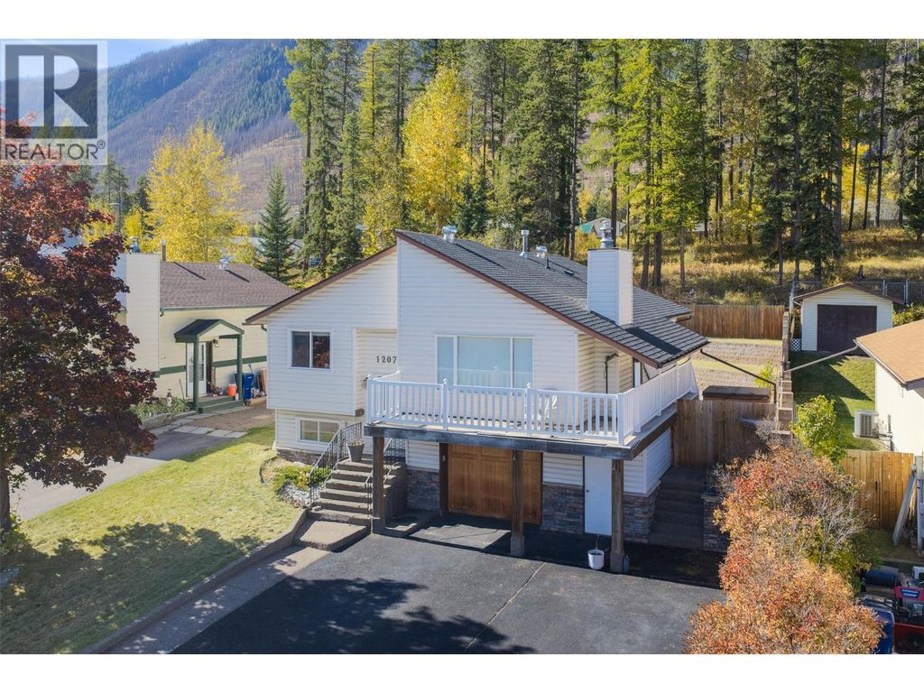 1207 Pinyon Road, Sparwood
