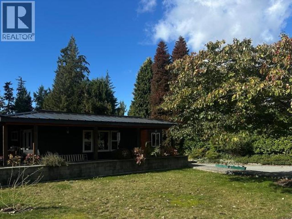 4945 Manson Ave, Powell River