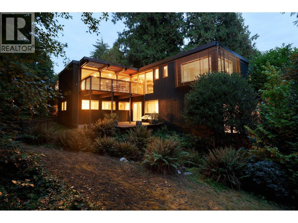 945 15th Street, West Vancouver