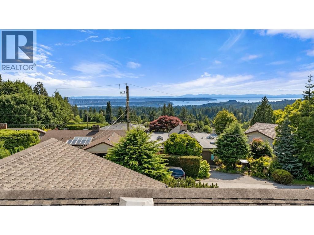 674 Blueridge Avenue, North Vancouver
