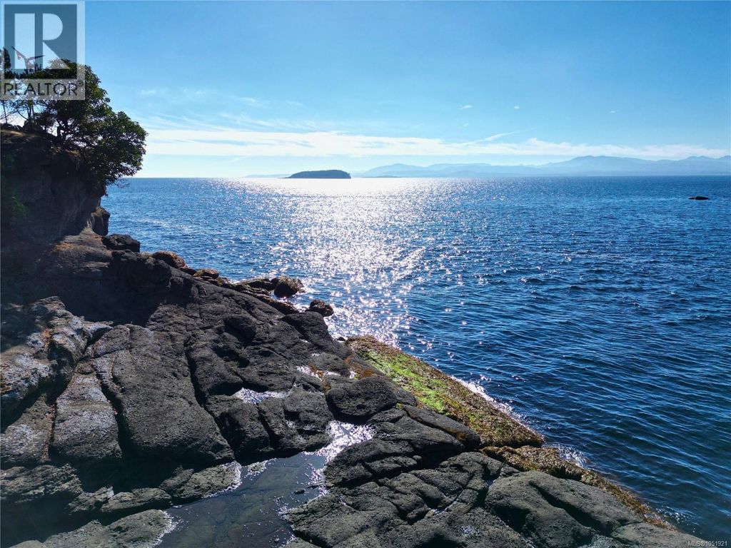 3 Grant Rd, Lasqueti Island