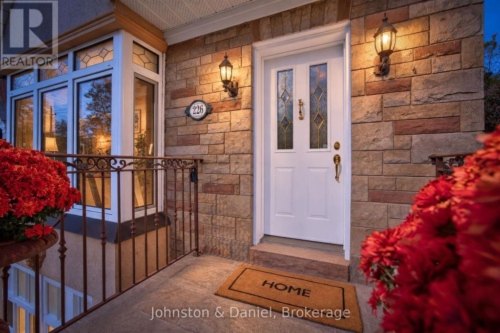 226 Chaplin Crescent, Toronto (forest Hill South)