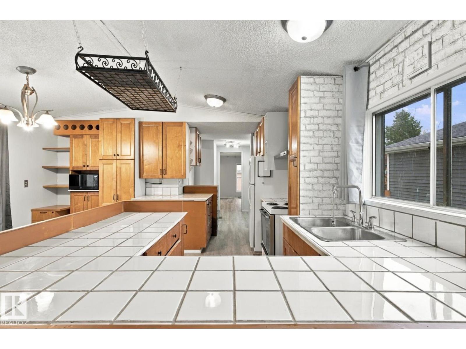 2664 Lakeview Dr Nw, Edmonton
