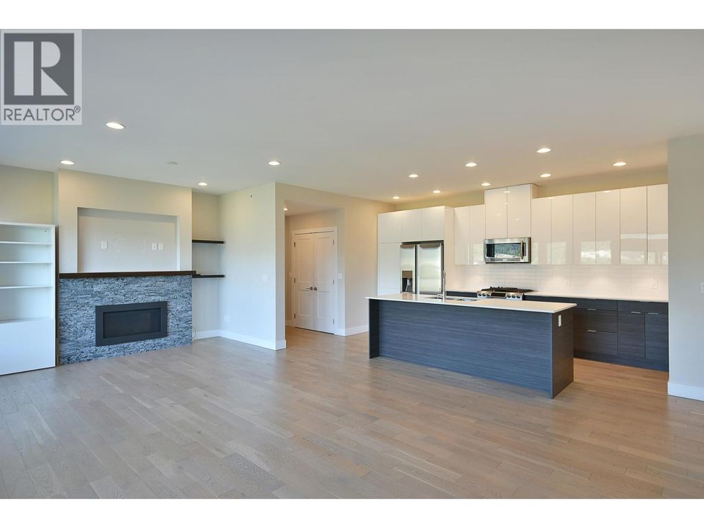 303 5780 Marine Way, Sechelt
