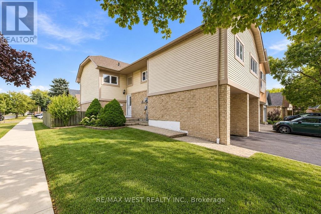 2 Ackrow Court, Toronto (eringate-Centennial-West Deane)