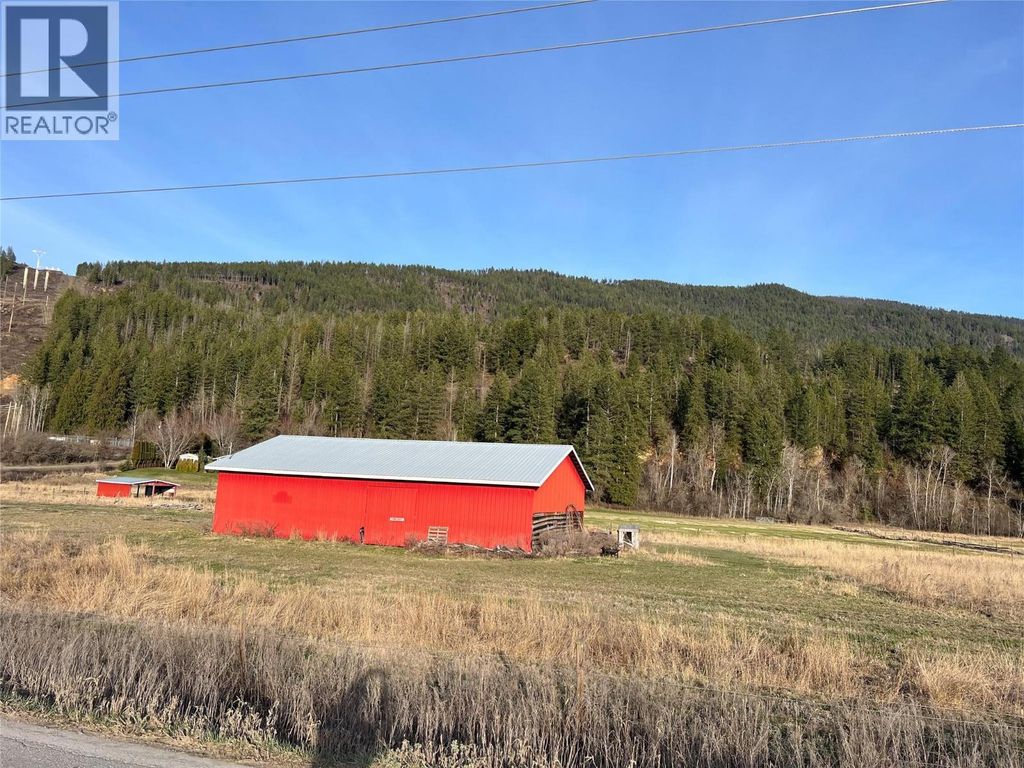 2802 Lower Wynndel Road, Wynndel