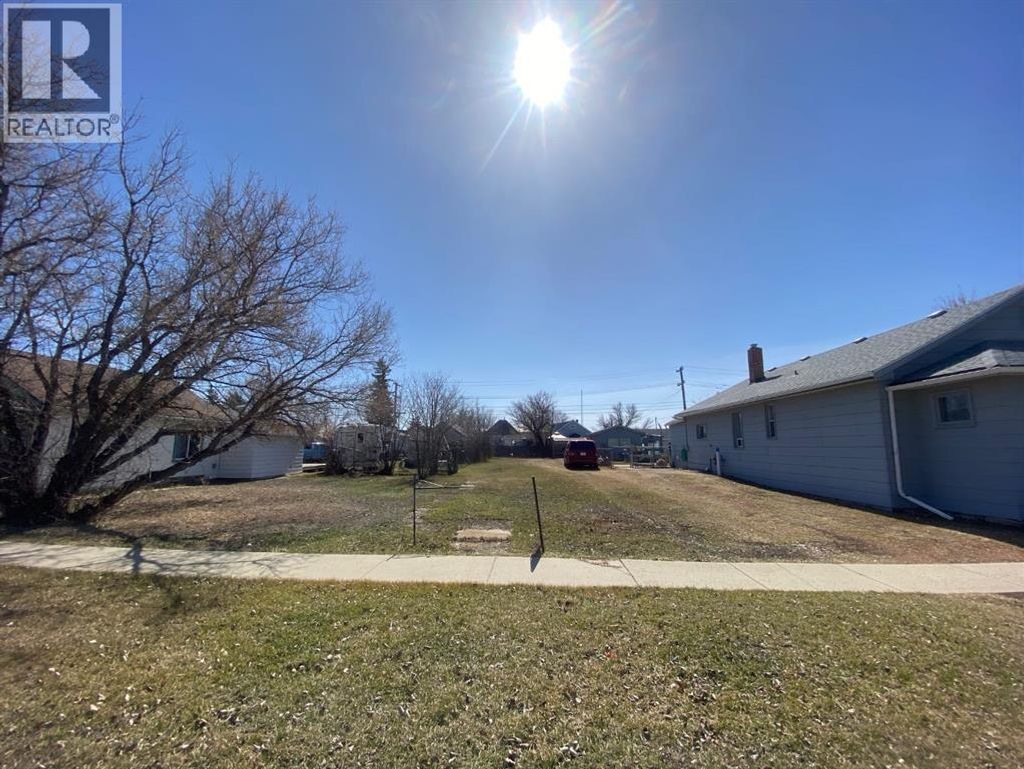 203 2 Avenue E, Hanna