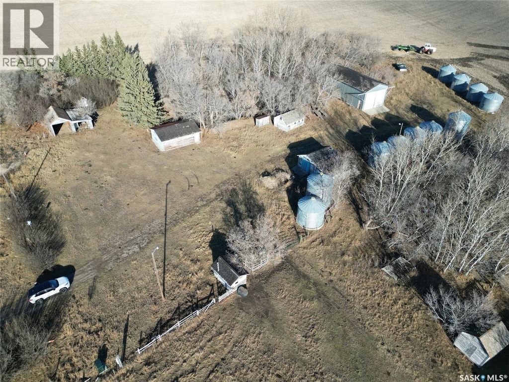 Hillview Acreage, Douglas Rm No. 436