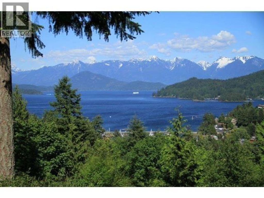 618 Gower Point Road, Gibsons