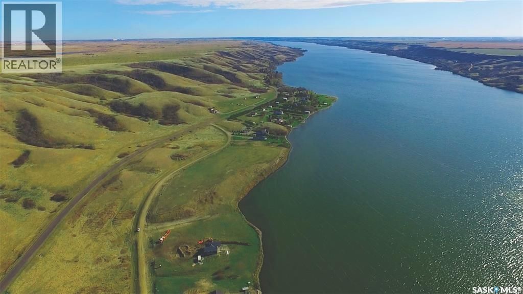 1 Sunset Boulevard, Buffalo Pound Lake