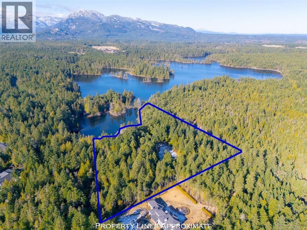 2740 Lakeview Rd, Qualicum Beach