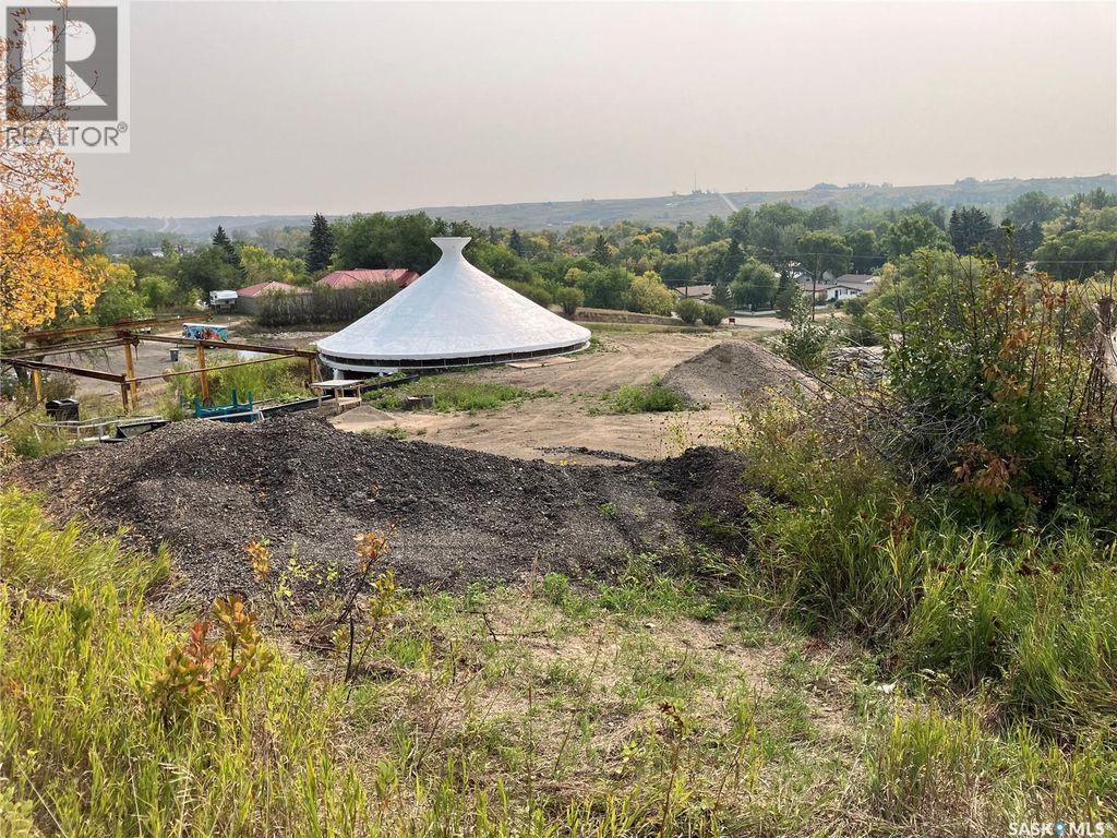80 8th Avenue, Lumsden