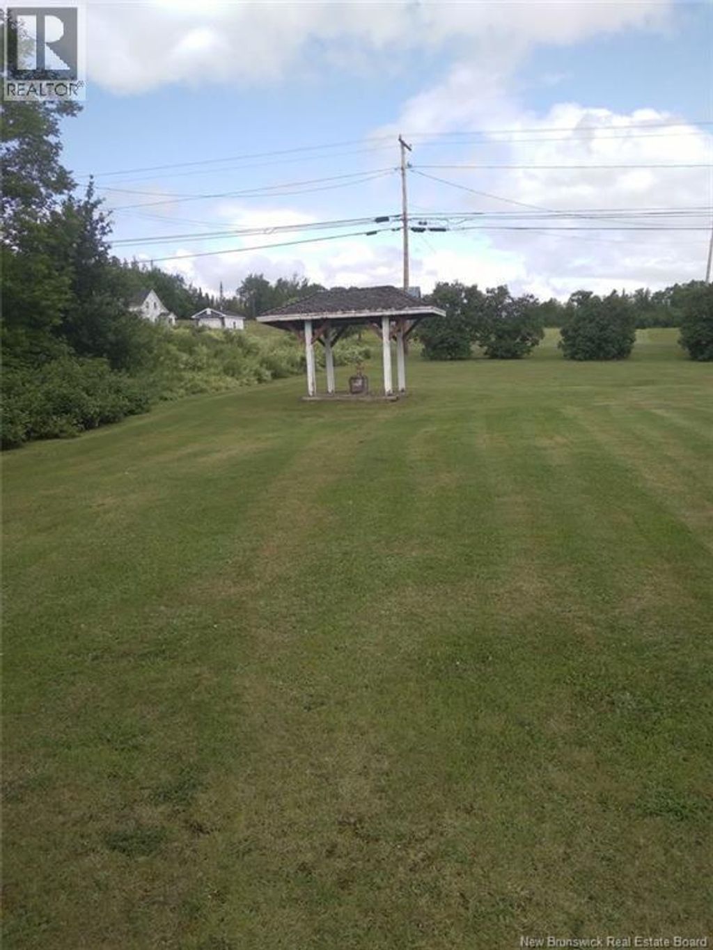 1632 Des Pionniers Avenue, Balmoral