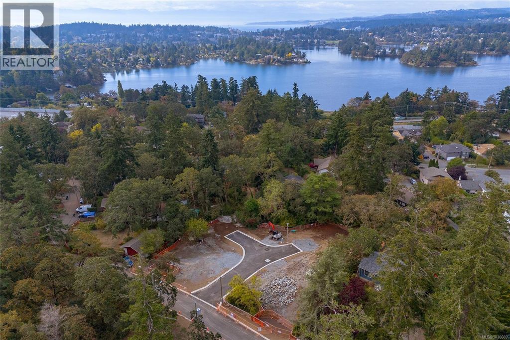 3802 Madaric Pl, Saanich