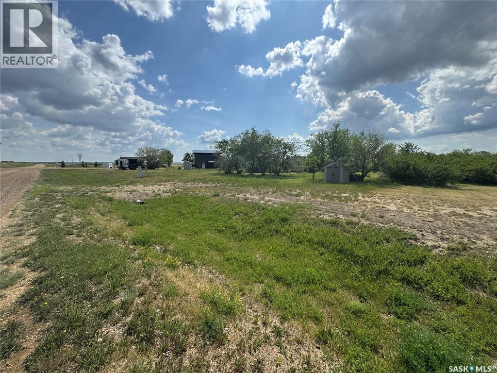 11 Sandy Road, Diefenbaker Lake