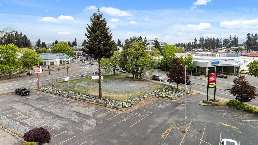 31992 South Fraser Way, Abbotsford