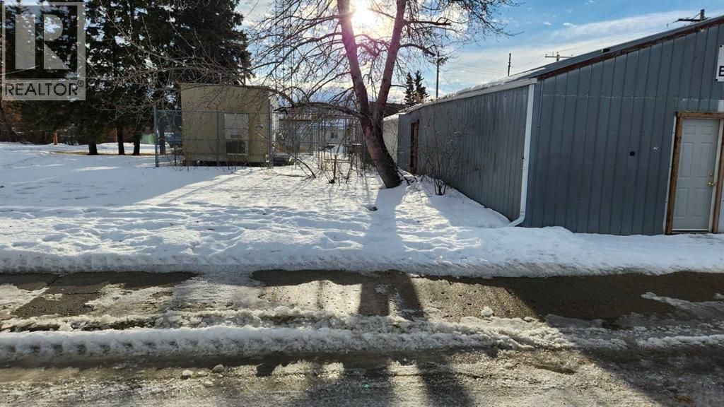 7 Main Street, Hay Lakes