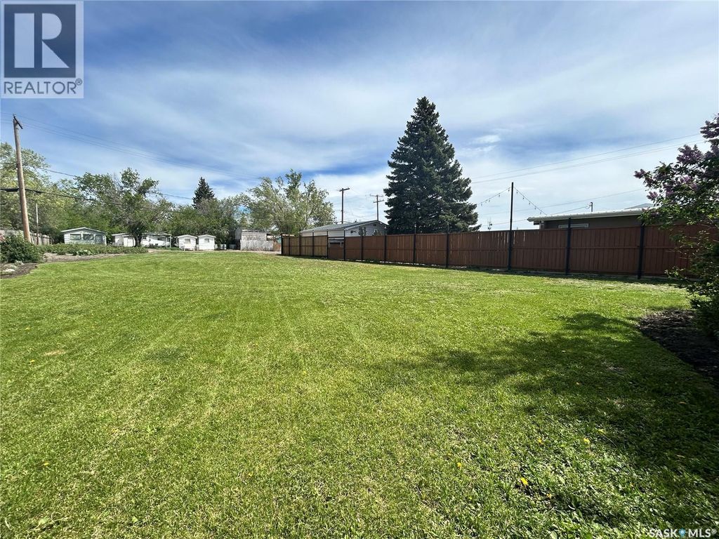 222 Osborne Avenue, Regina Beach