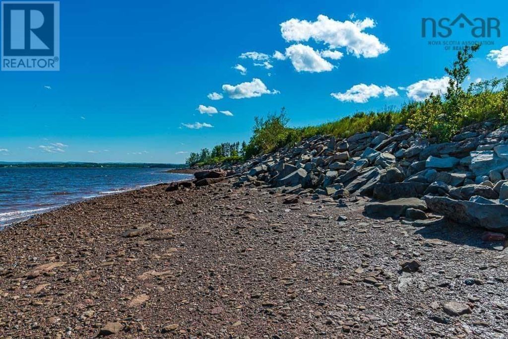 840 Brule Point Road, Brule Point