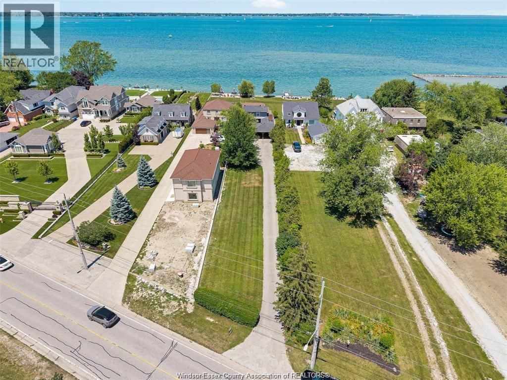 11830 Riverside Drive East, Windsor