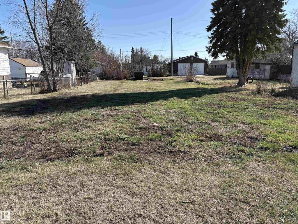 4811 50 Ave, Holden