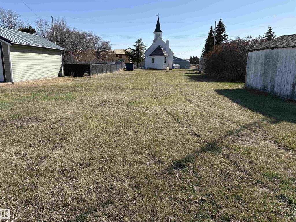 4915 50 Ave, Holden