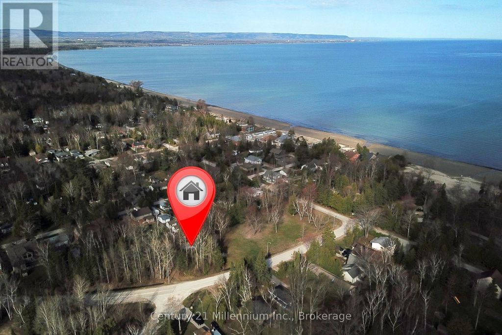 32 Sunnidale Road N, Wasaga Beach