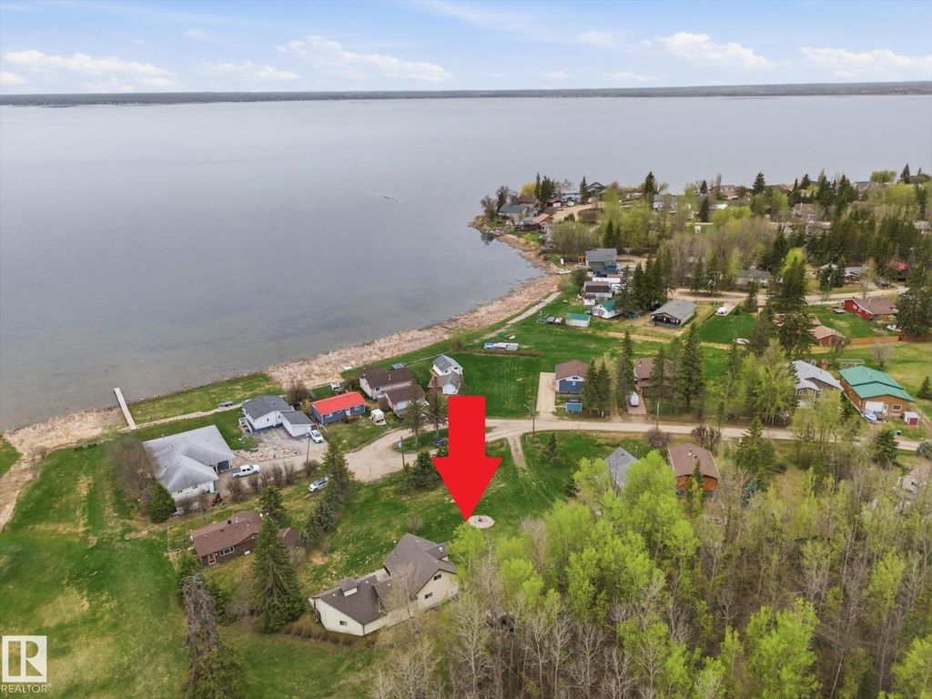 217 2 Street Ross Haven, Rural Lac Ste. Anne County