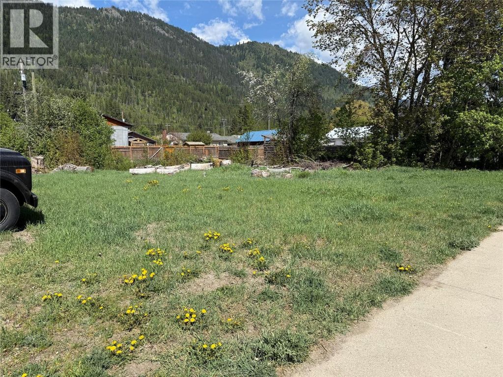Lot B Sayward Avenue, Salmo