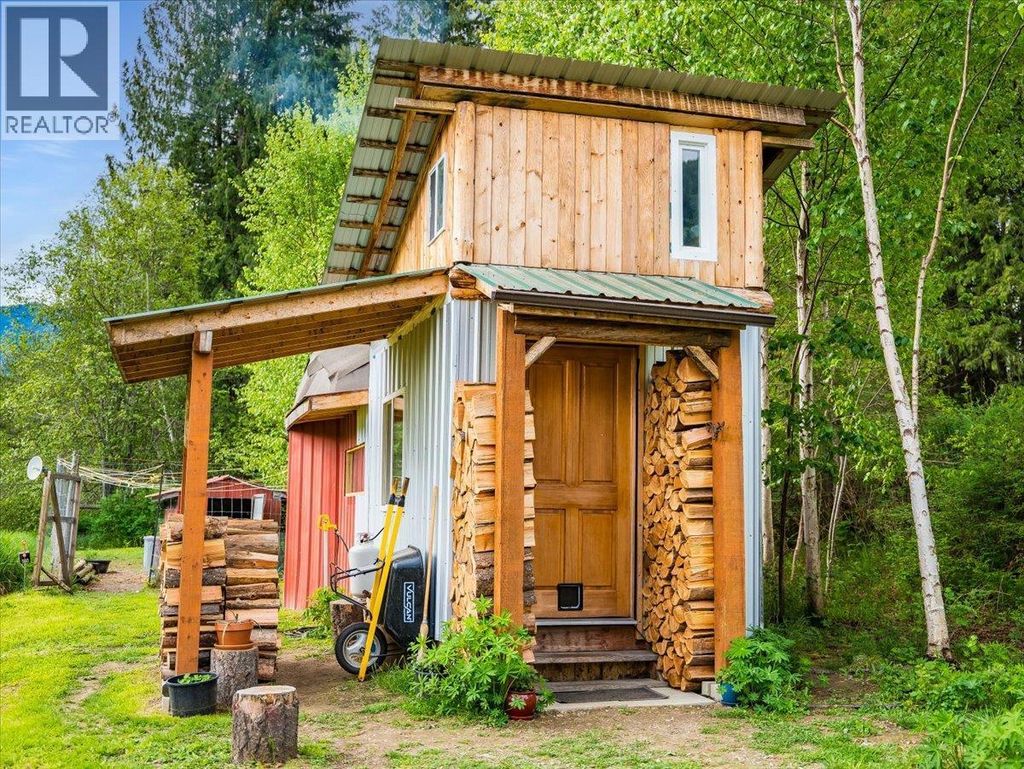 6288 Youngs Road, Winlaw