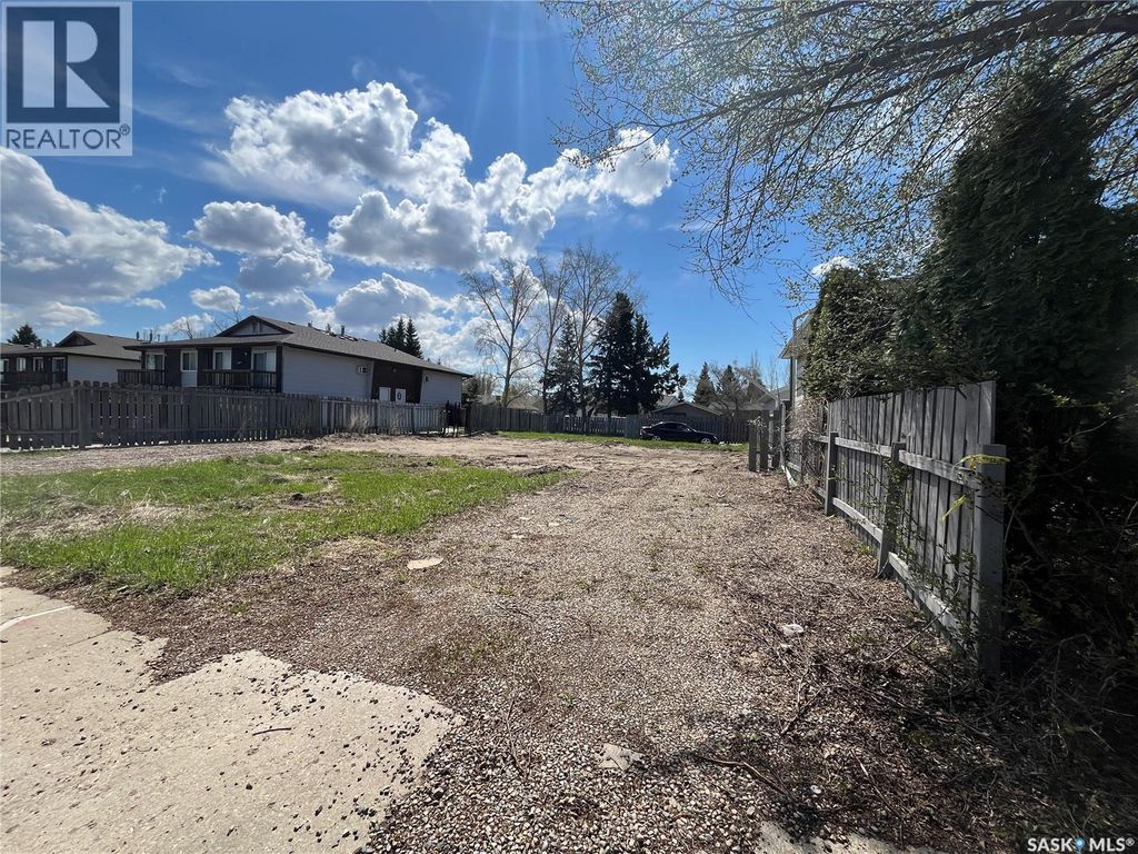 9016 Panton Avenue, North Battleford