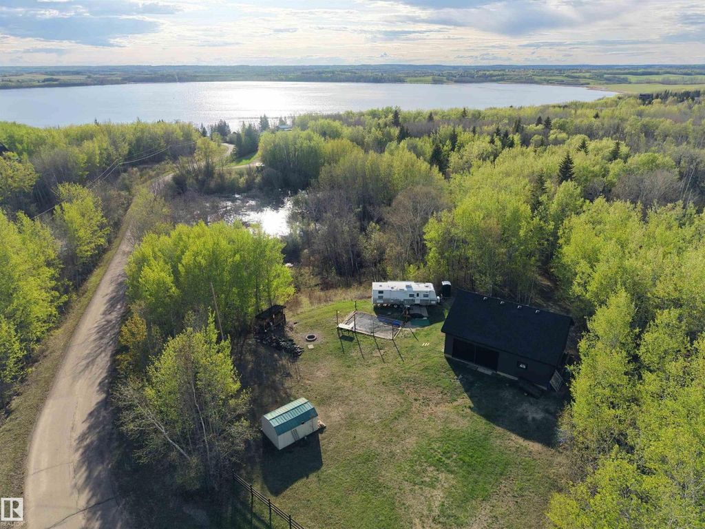 322 Mons Lake Dr, Rural Smoky Lake County