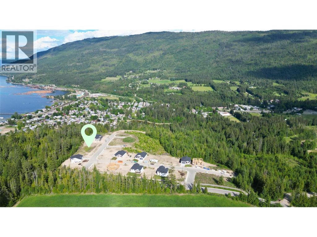 4251 69 Avenue Ne, Salmon Arm