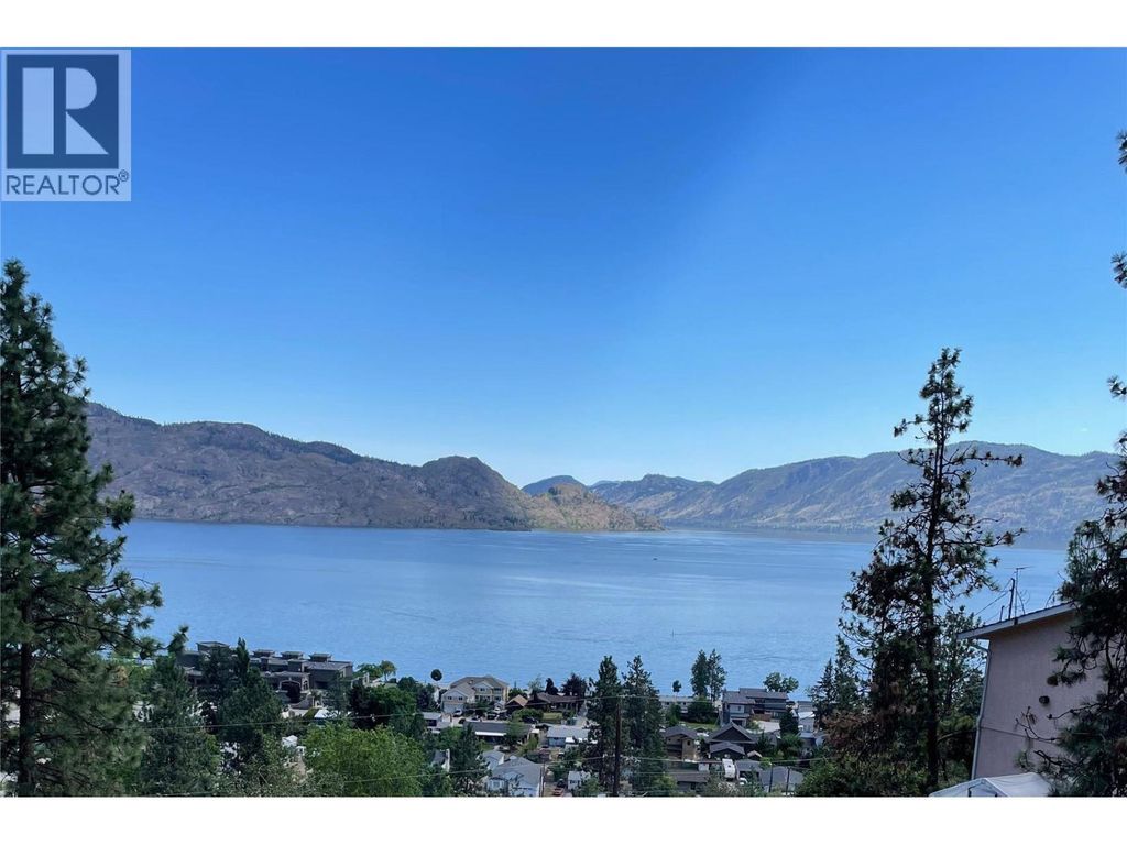 4258 4th Avenue, Peachland