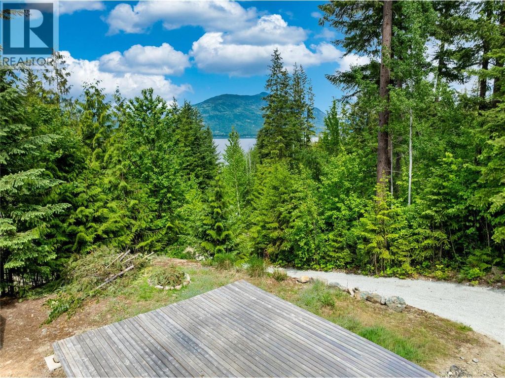 3950 Short Road, Eagle Bay