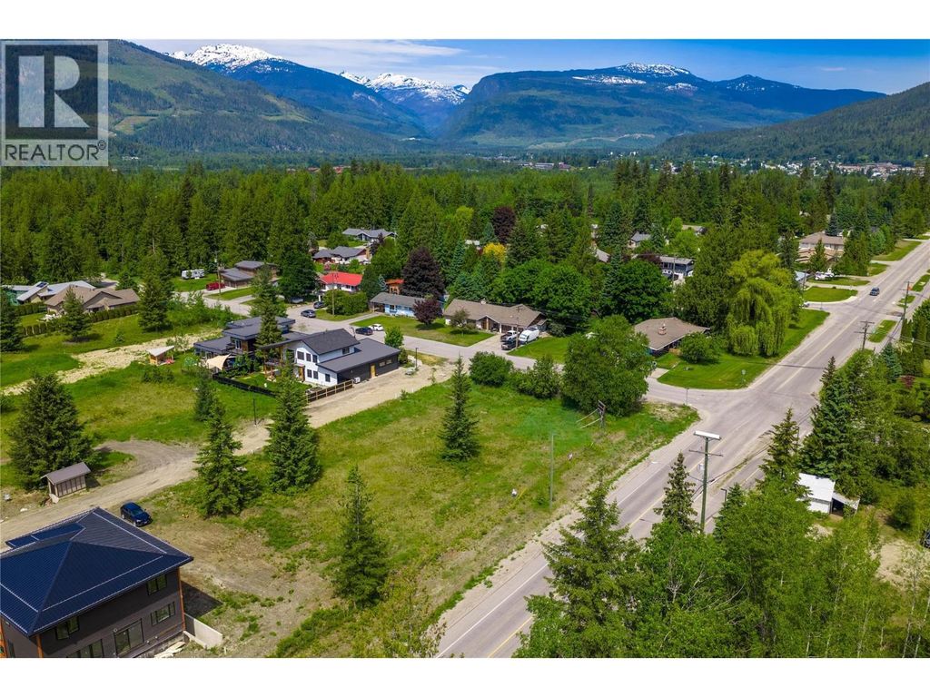 2006 Lanzo Lane, Revelstoke