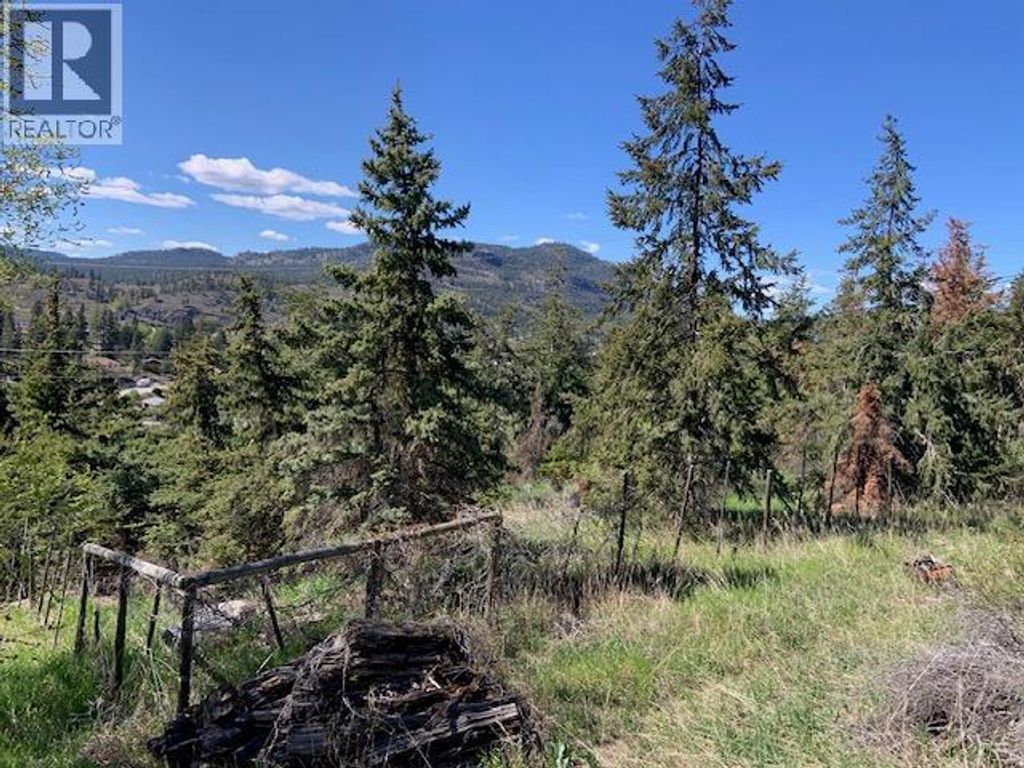 10608 Cedar Avenue, Summerland