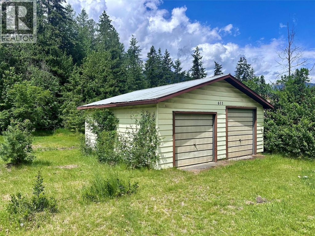611 Slocan Street, Slocan