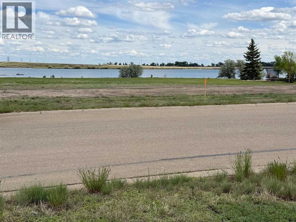 27 Kingfisher Estates, Lake Newell Resort