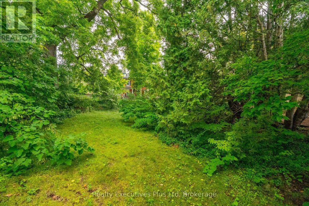 59 Hearn Avenue, Guelph (junction/onward Willow)