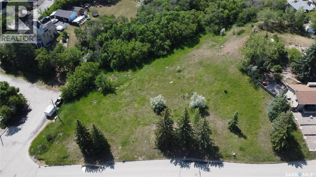325 James Street S, Lumsden