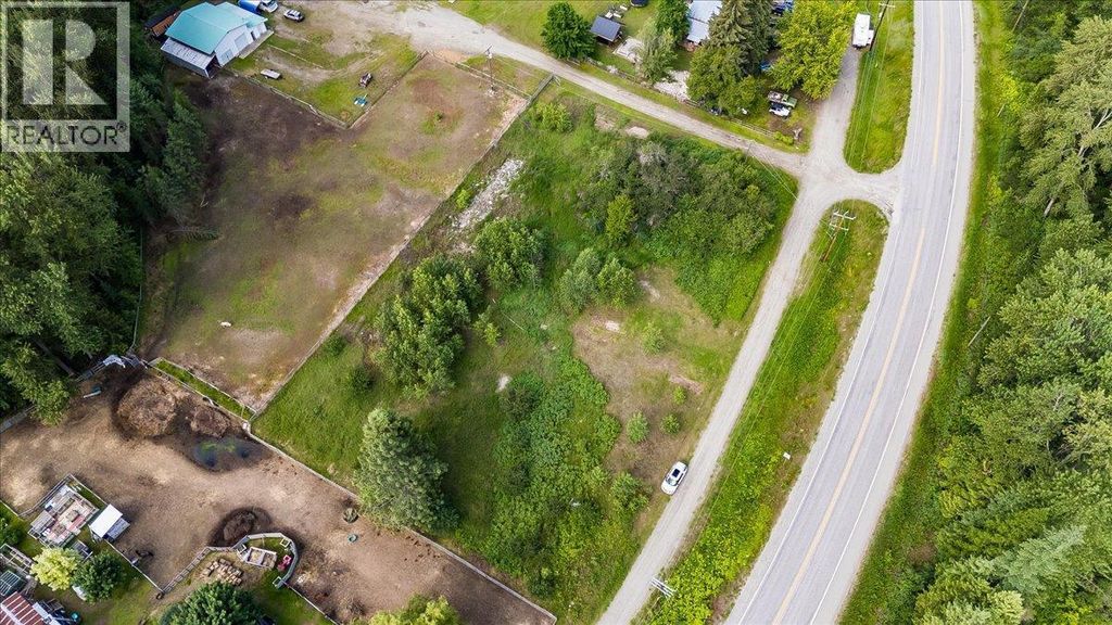 6410 3 Highway, Salmo