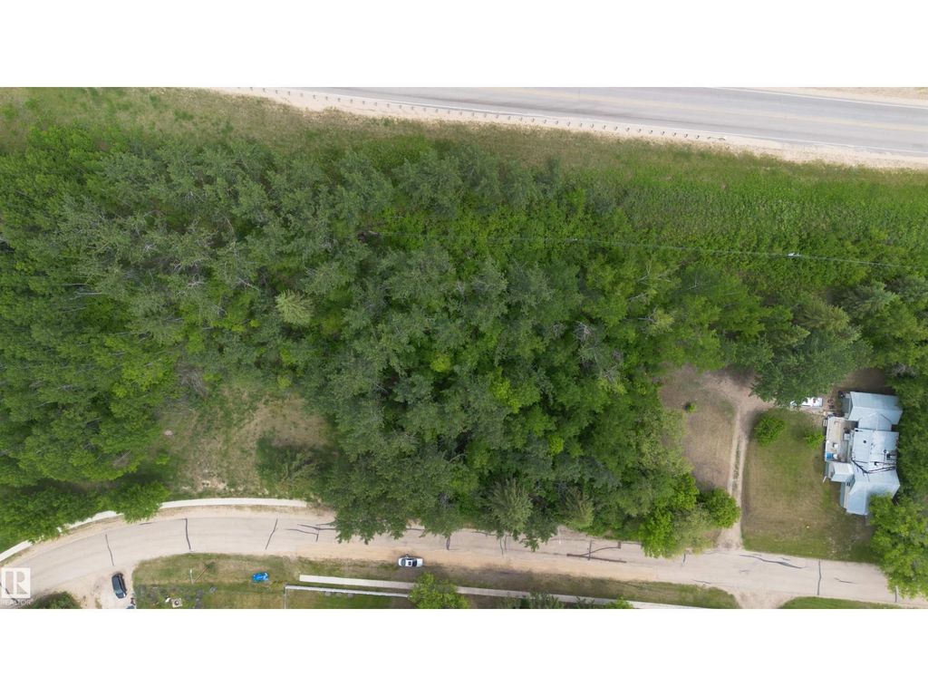 33 Crescent Dr, Fort Assiniboine