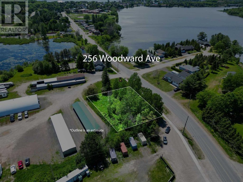 256 Woodward Ave, Blind River